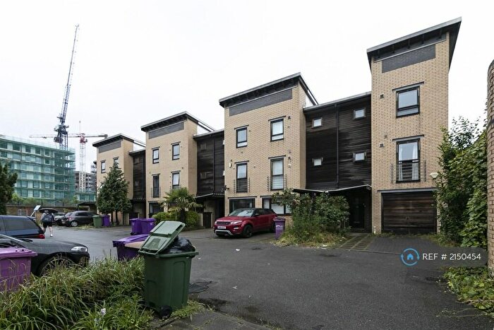 4 Bedroom End Of Terrace House To Rent In Indigo Mews, London, E14