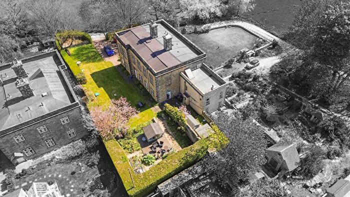 4 Bedroom Semi-Detached House For Sale In North Side. Wingerworth Hall Estate, Wingerworth, S42