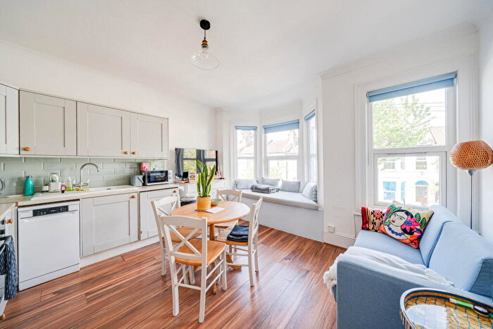 2 Bedroom Flat For Sale In Churchill Road, London, NW2
