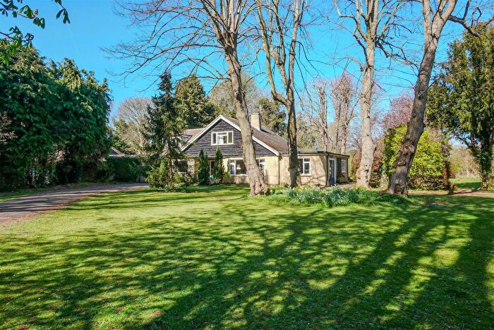 5 Bedroom Detached House For Sale In Court Drive, Shillingford, OX10