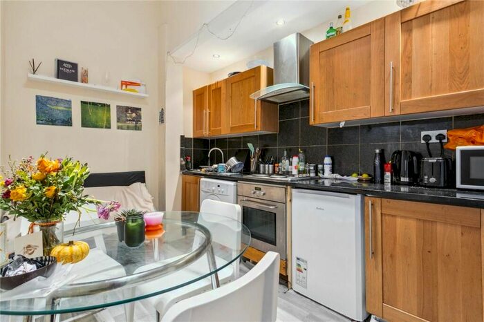 3 Bedroom Flat To Rent In Hazellville Road, London, N19