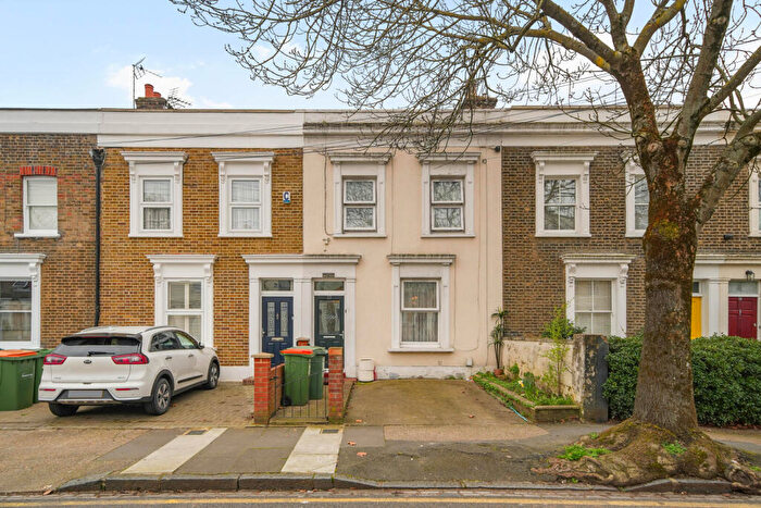 3 Bedroom Terraced House For Sale In Manbey Grove, London, E15
