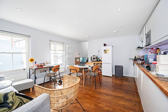 2 Bedroom Flat To Rent In Ellsworth Street, Bethnal Green, London, E2