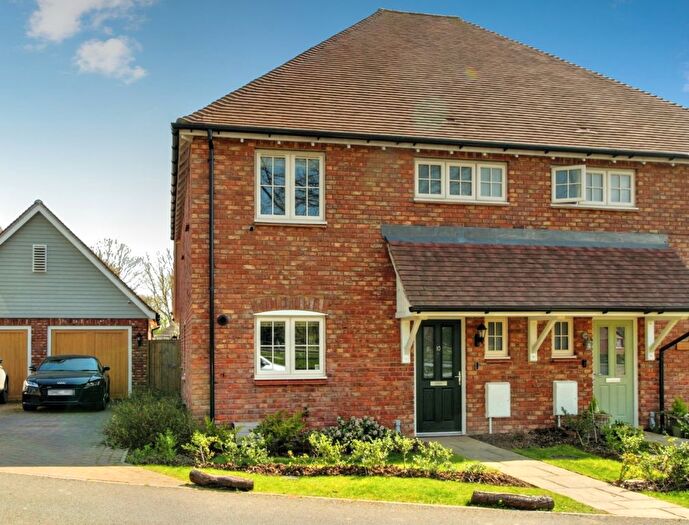 3 Bedroom Semi-Detached House For Sale In Hawthornden Grove, Maidstone, ME18
