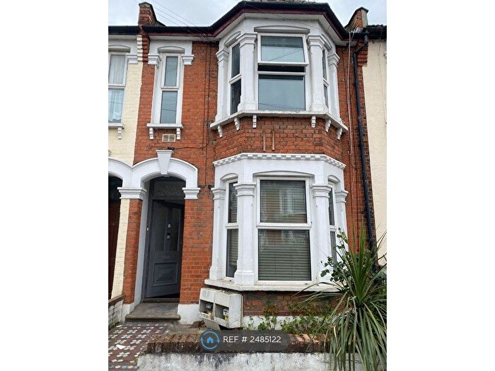 2 Bedroom Flat To Rent In Shelley Avenue, London, E12