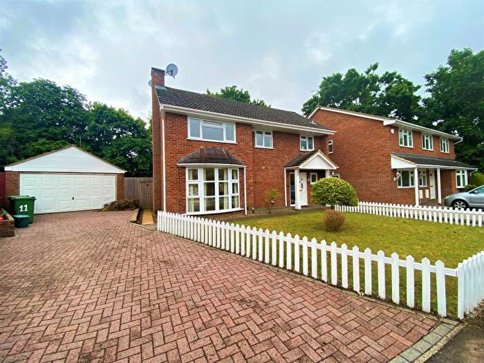 4 Bedroom Detached House To Rent In Frimley, GU16