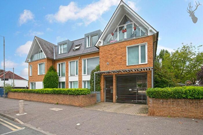 1 Bedroom Apartment For Sale In Valley Lodge, Valley Hill, Loughton, IG10
