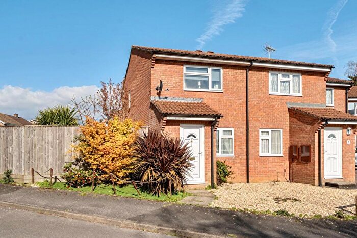 3 Bedroom Semi Detached House For Sale In Juniper Close, Pennington, Lymington, SO41