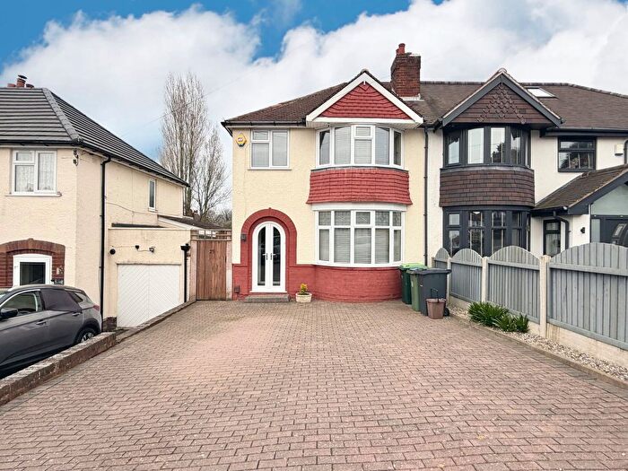 3 Bedroom Semi Detached House For Sale In Trafalgar Road, Tividale, Oldbury, B69