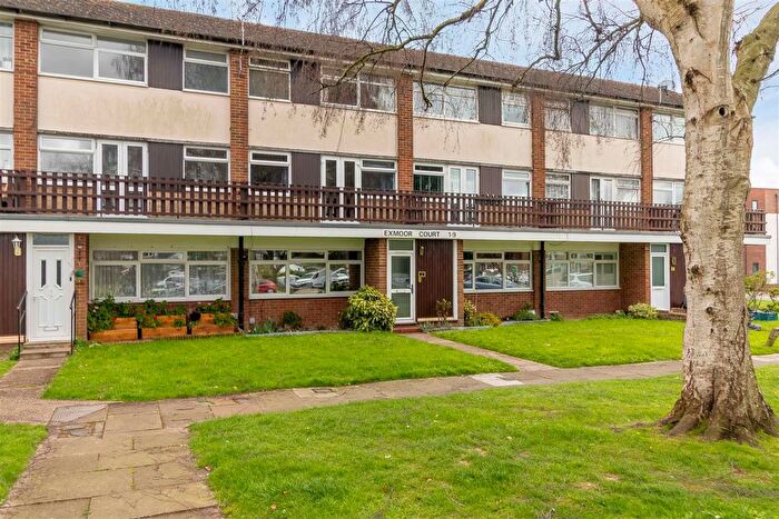 2 Bedroom Flat For Sale In Exmoor Drive, Worthing, BN13