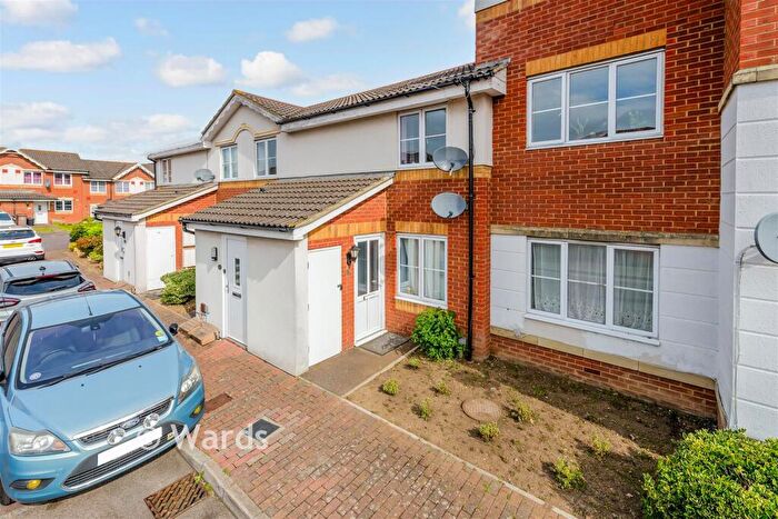 2 Bedroom Ground Maisonette For Sale In Windsor Court, Gillingham, Kent, ME7