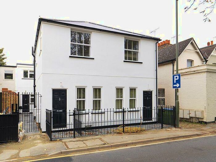 3 Bedroom Flat To Rent In Thorkhill Road, Thames Ditton, KT7