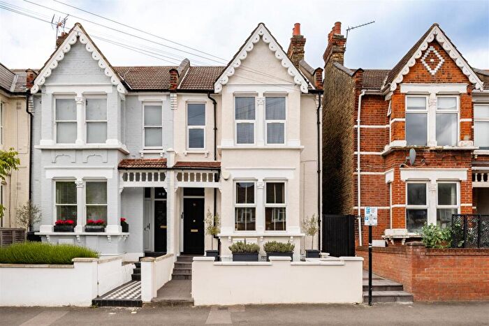 2 Bedroom Flat For Sale In Colworth Road, Leytonsone, E11