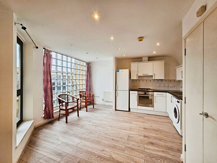 2 Bedroom Flat To Rent In Bellview Court, Hanworth Road, Hounslow, TW3