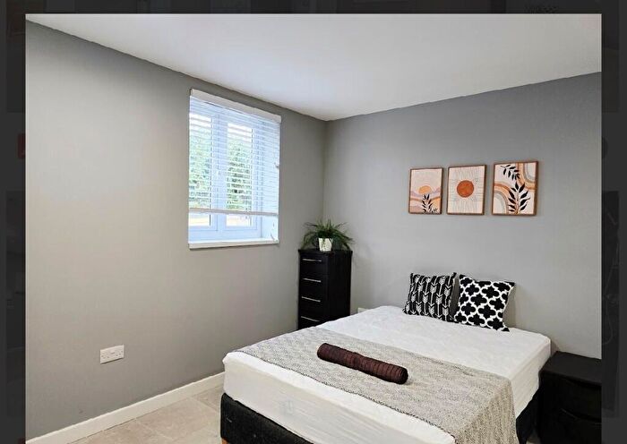 Studio To Rent In Burnside Road, Dagenham, London, RM8