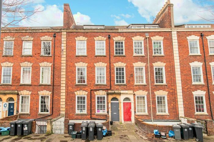 2 Bedroom Flat To Rent In Hotwell Road, Bristol, BS8