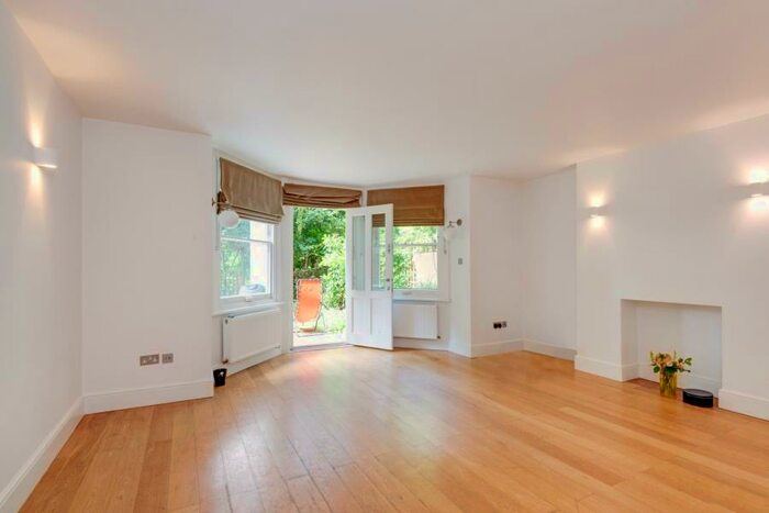 3 Bedroom Apartment To Rent In Fitzjohns Avenue, Hampstead, London, NW3