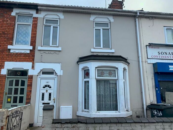 3 Bedroom Terraced House To Rent In Broad Street, Swindon, Wiltshire, SN1