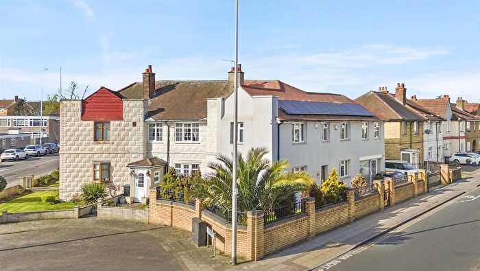 3 Bedroom Semi Detached House To Rent In Fencepiece Road, Ilford, IG6