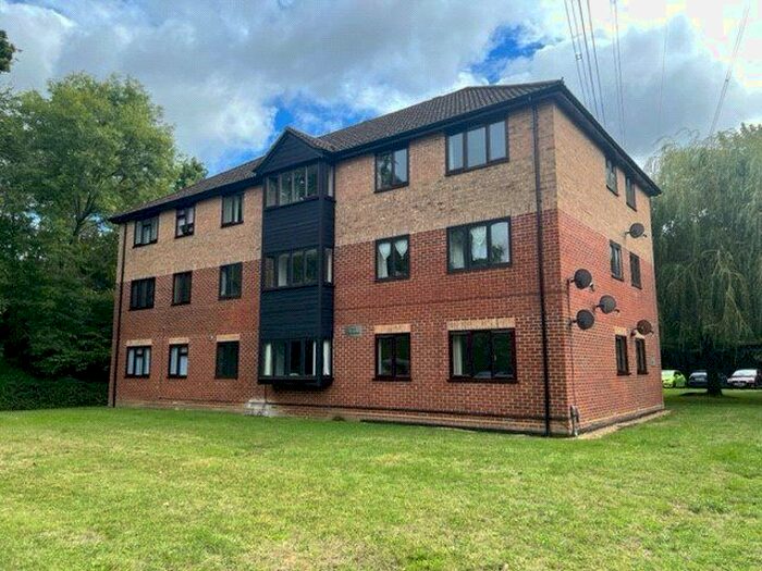 2 Bedroom Flat To Rent In The Willows, Nursery Gardens, Chandler's Ford, Eastleigh, SO53