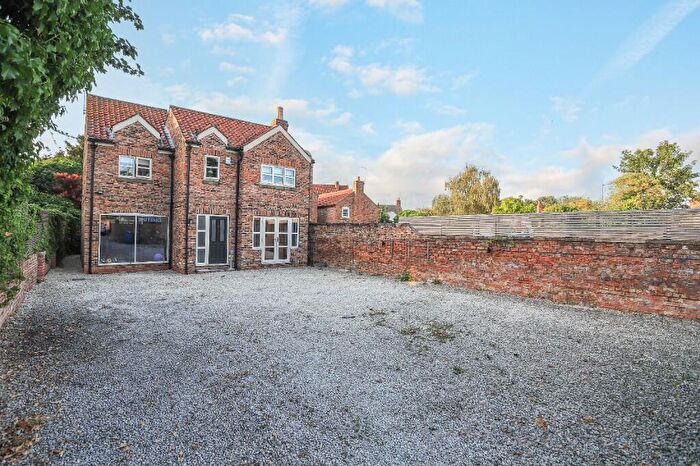 4 Bedroom Detached House To Rent In Pontefract Road, DN14