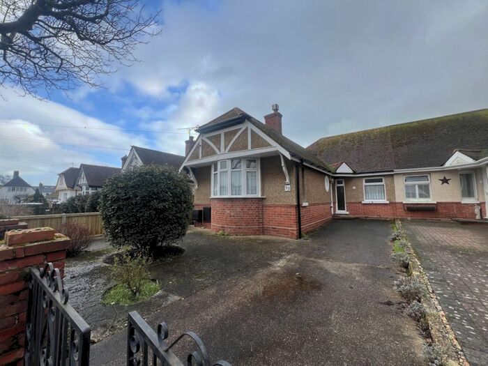 2 Bedroom Bungalow To Rent In Phillip Road, Cheriton, CT19