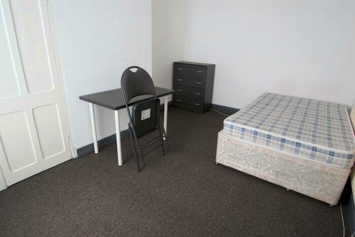 3 Bedroom Duplex To Rent In Woodsley Road, Hyde Park, Leeds, LS3