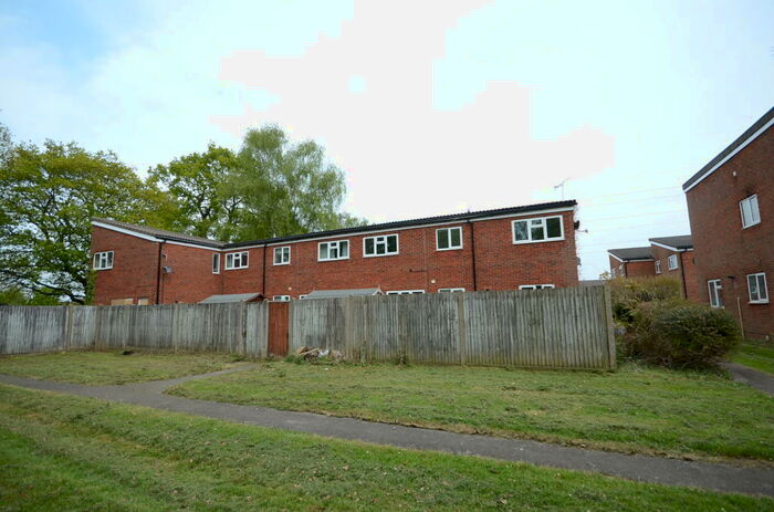3 Bedroom End Of Terrace House To Rent In Kelvin Close, RG2