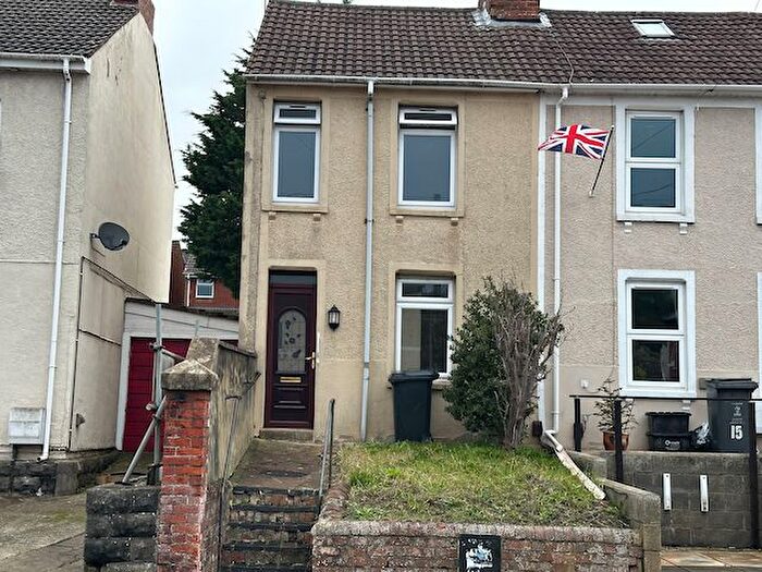 2 Bedroom End Of Terrace House To Rent In Kingshill Road, Swindon, SN1