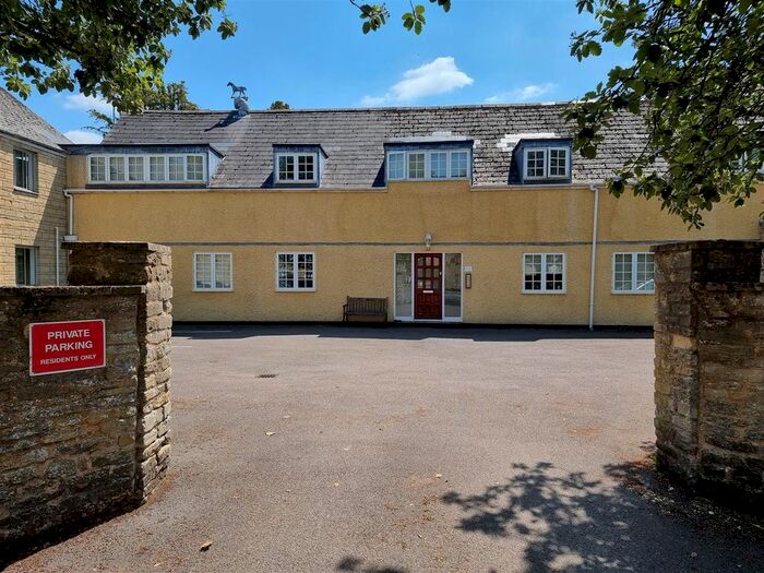 2 Bedroom Flat To Rent In Spitalgate Lane, Cirencester, GL7