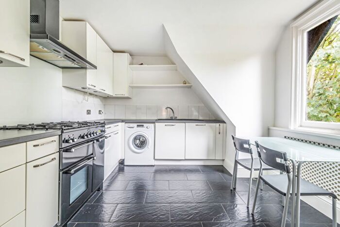 2 Bedroom Flat To Rent In Crystal Palace Park Road, Upper Sydenham, London, SE26