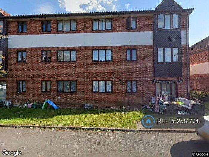 2 Bedroom Flat To Rent In Brimfield Road, Purfleet, RM19