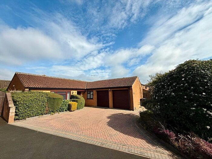 3 Bedroom Detached Bungalow For Sale In Hilberry Rise, Berrydale, Northampton, NN3