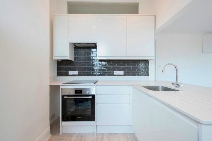 1 Bedroom Flat To Rent In Hook Road, Surbiton, KT6