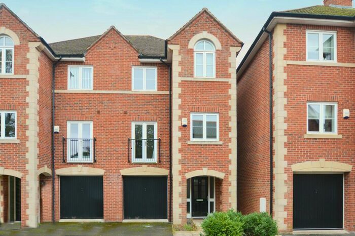 5 Bedroom Town House To Rent In Elm Tree Court, Stoneygate, Leicester, LE2