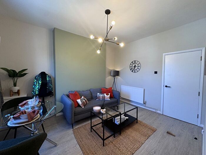 1 Bedroom Flat To Rent In Sterndale Road, London, W14