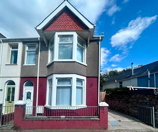 4 Bedroom Semi-Detached House To Rent In South Road, Porthcawl, CF36