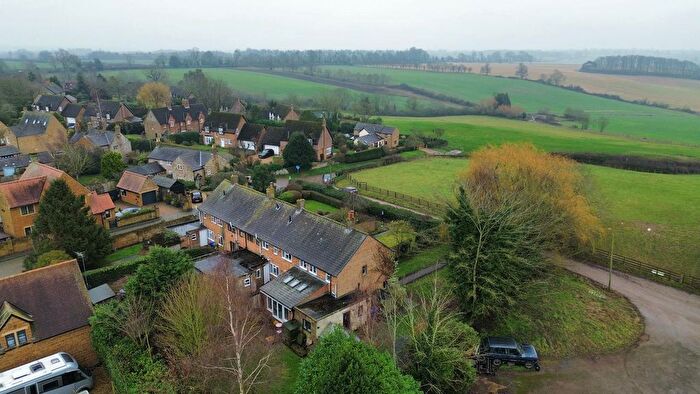 3 Bedroom End Of Terrace House For Sale In Manor Walk, Hanging Houghton, NN6