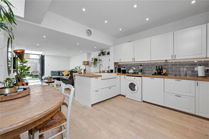 3 Bedroom End Of Terrace House To Rent In Heath Road, Weybridge, Surrey, KT13