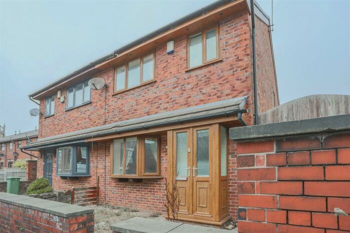 3 Bedroom Semi-Detached House To Rent In St. Georges Street, Tyldesley, Manchester, M29