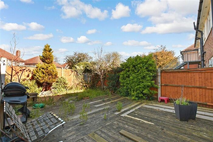 2 Bedroom Flat For Sale In Tollgate Road, London, E16