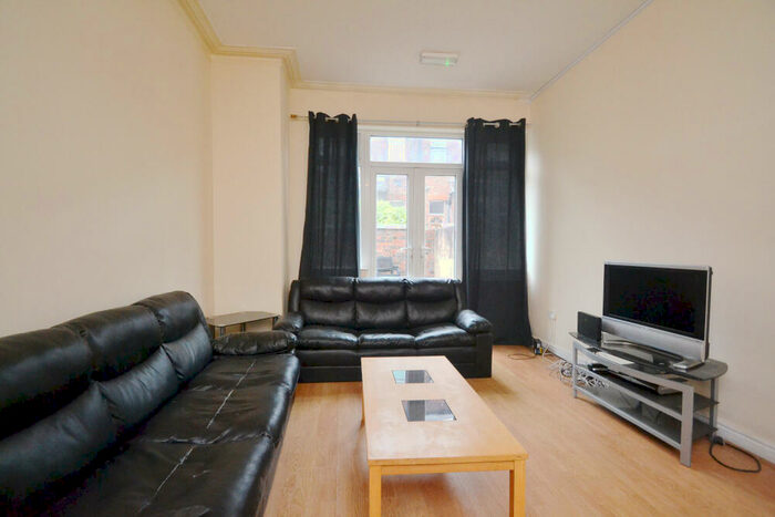 6 Bedroom Terraced House To Rent In Scarsdale Road, Manchester, M14