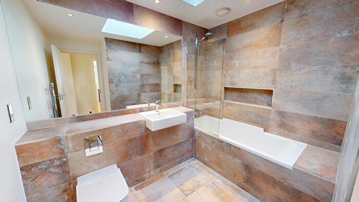 2 Bedroom Flat For Sale In Western Road, City Centre, Brighton, BN1