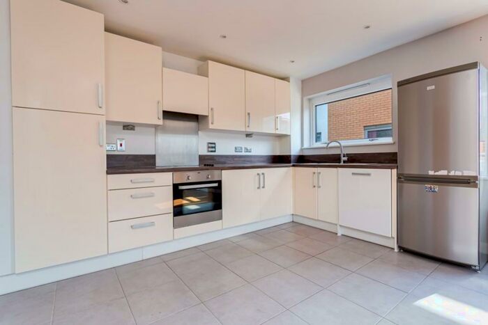 3 Bedroom Flat To Rent In Heath Lodge, Mitcham, Surrey, CR4