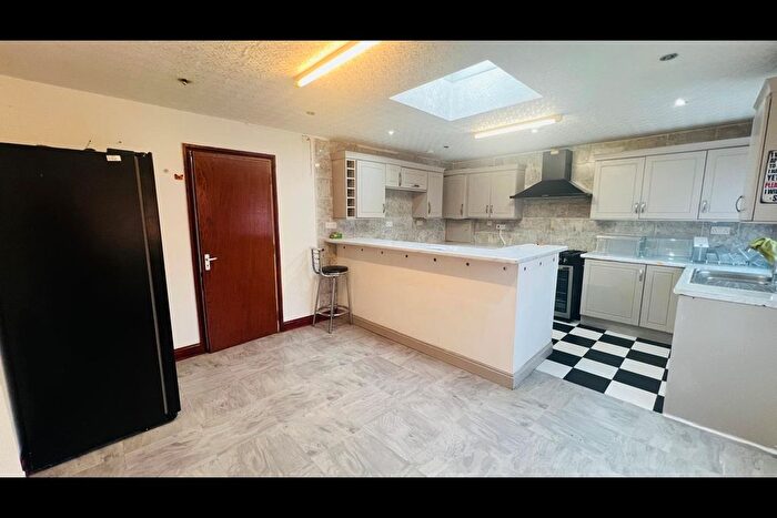 6 Bedroom Detached House To Rent In Dunsmore Road, Luton, LU1
