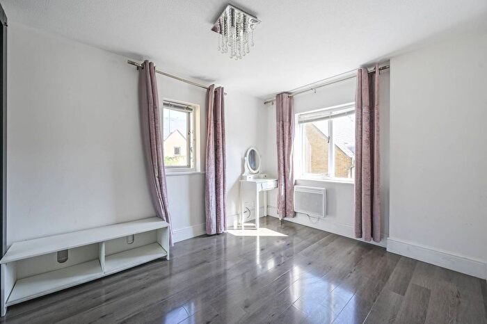 1 Bedroom Flat To Rent In Kennet Street, Wapping, London, E1W