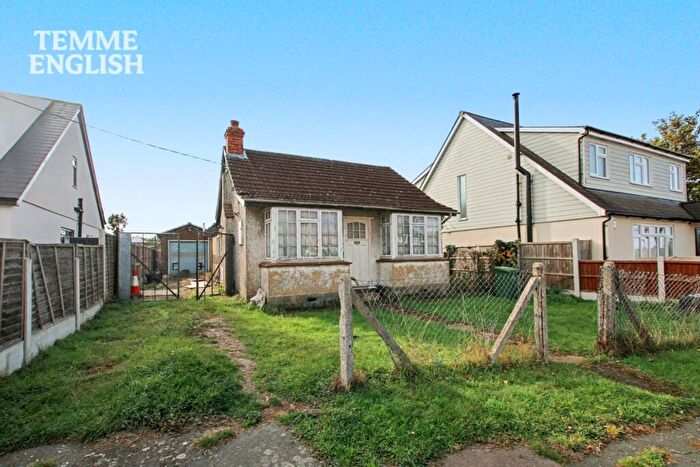 2 Bedroom Detached Bungalow For Sale In Alpha Close, Bowers Gifford, SS13