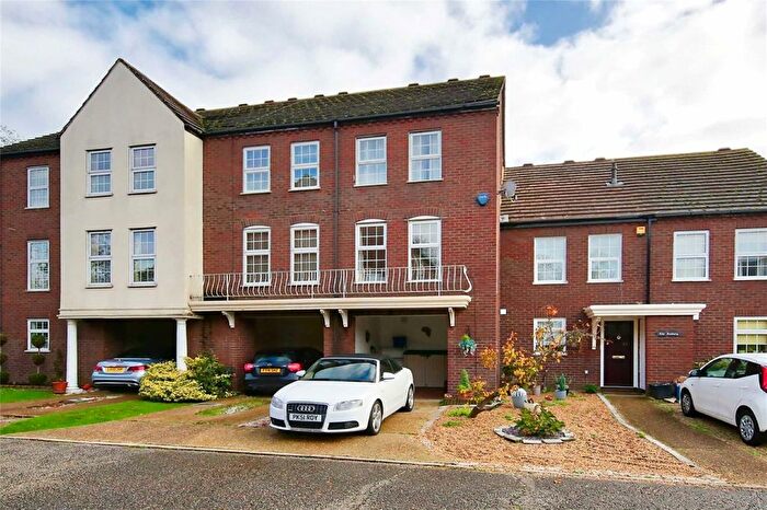 3 Bedroom Property To Rent In Park Crescent, Teddington, TW2