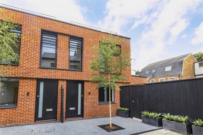 3 Bedroom Property To Rent In Old Bakery Mews, Hampton Wick, Kingston Upon Thames, KT1
