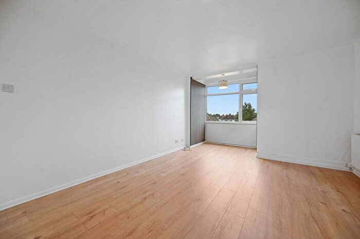 2 Bedroom Flat To Rent In Lavender Avenue, Packham Court Lavender Avenue, KT4